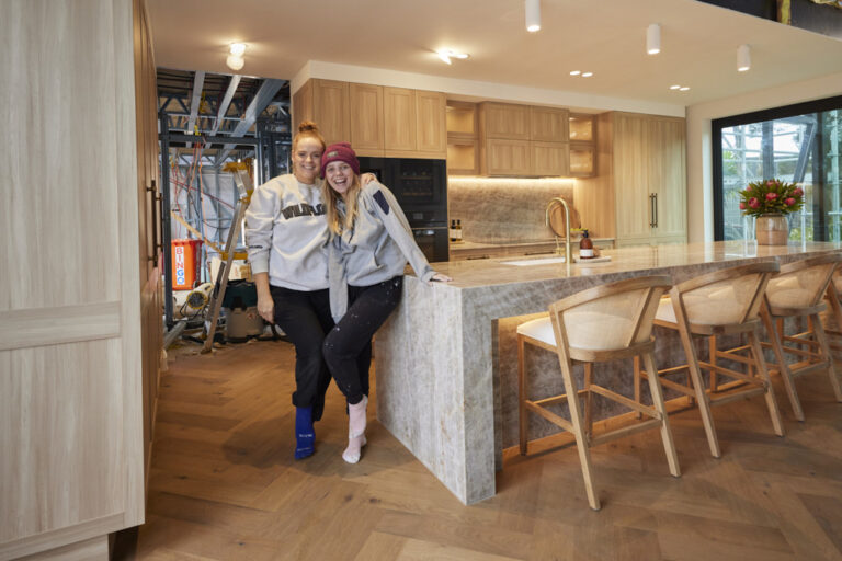 H1 RM6 Kitchen Maddy & Charlotte-005